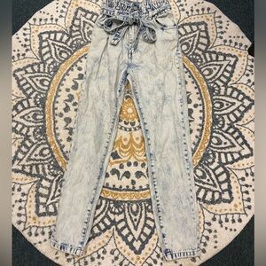 Acid washed scrunchie jeans